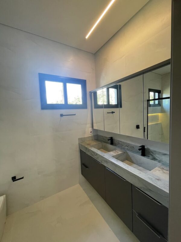 Casa em condomínio - REF 008
