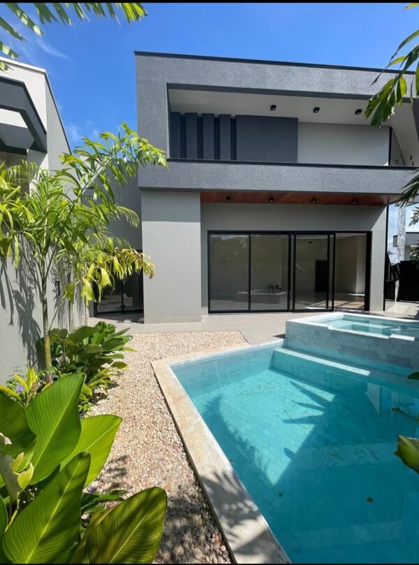Casa em condomínio - REF 008