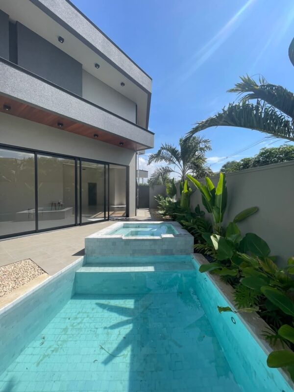 Casa em condomínio - REF 008