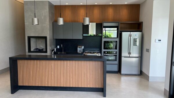 Casa em condomínio - REF 006