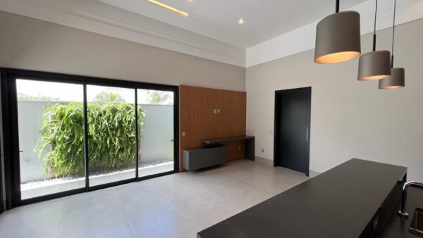 Casa em condomínio - REF 006