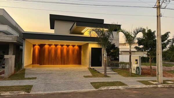Casa em condomínio - REF 006