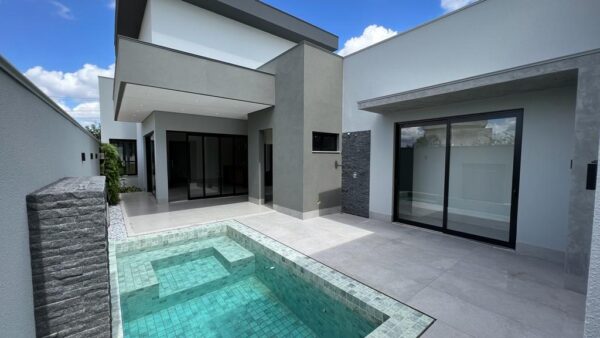 Casa em condomínio - REF 006