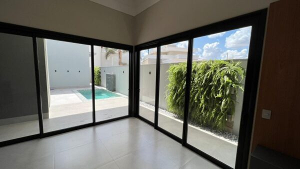 Casa em condomínio - REF 006