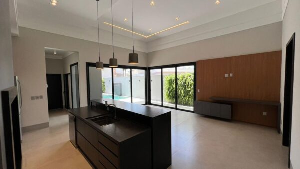 Casa em condomínio - REF 006
