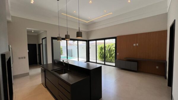 Casa em condomínio - REF 006