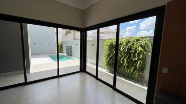 Casa em condomínio - REF 006